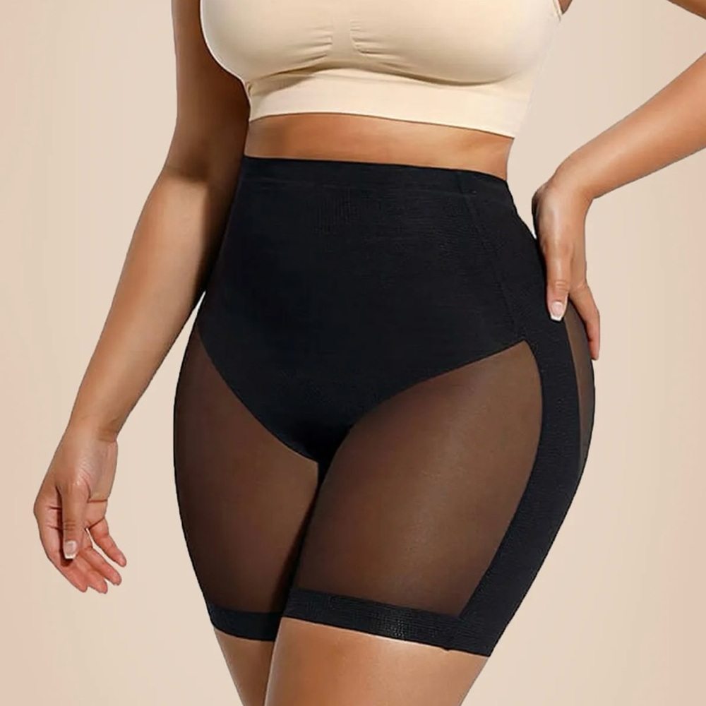 🆕 ChicCurve | High Waisted Seamless Short Shaper - Size M.